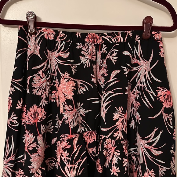 Black Floral Print Hi-Lo Skirt - Picture 2 of 10